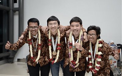 Pelajar Indonesia Kembali Ukir Prestasi Internasional Bidang Kimia dan Fisika