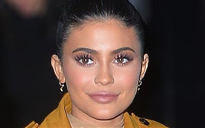 Wow... Selebgram ini Sekali Posting Kantongi 1 Juta Dolar AS