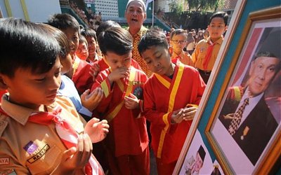 Kisah Presiden BJ Habibie Dongeng untuk Anak-Anak Negeri