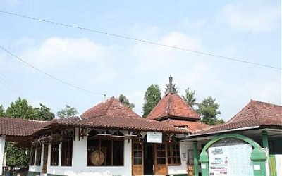 Ziarah di Makam KH. Abdul Qodir, Masyayikh Pesantren Al-Munawwir Krapyak