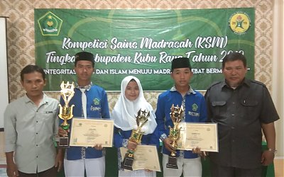 3 Siswa MA Raudlatul Ulum Parit Surabaya Raih Prestasi Tingkat Kabupaten