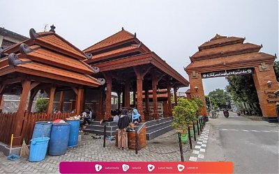 Ziarah di Makam Syekh Maulana Ibrahim Asmoroqondi, Waliyullah dariTuban