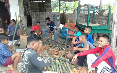Remaja Masjid al-Istiqomah Maboh Permai Sambut Lebaran dengan Pawai Obor