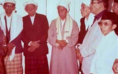 KH Utsman Al Ishaqi, Dzuriyah Nabi yang Telah Menampakkan Karomah Sejak Kecil