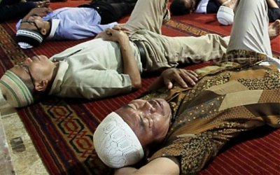 Hukum Tidur di Masjid
