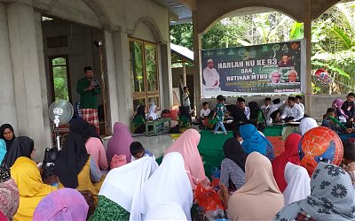 Meski DIguyur Hujan, Jemaah NU Semangat Hadiri Tabligh AKbar Harlah Ke-93