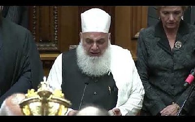 Pertama Kalinya Ayat Suci Al-Quran Berkumandang di Sidang Parlemen New  Zealand