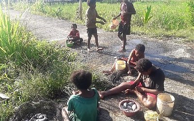 Tradisi Belajar Agama Suku Kokoda