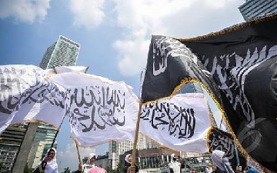 Jangan Mau DIbohongi Hizbut Tahrir Soal Bendera Tauhid!