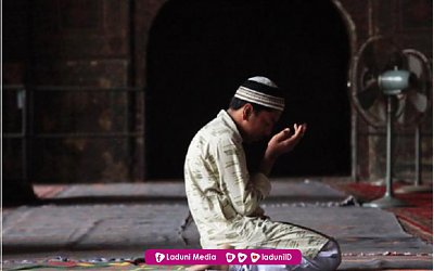 Hukum Doa Sesudah Shalat
