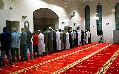 Bersin Ketika Shalat, Bolehkah Ucap Hamdalah?