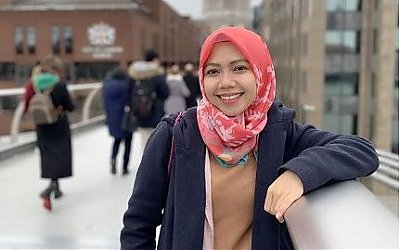 Anak Tukang Becak yang Raih Gelar Doktor di Inggris Ini Sekarang Ingin Memutus Rantai Kemiskinan