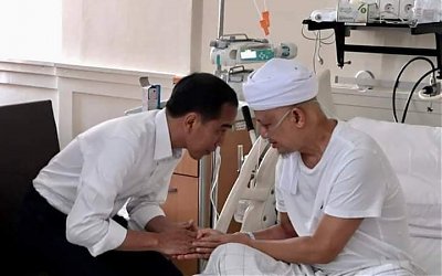 Menjenguk Orang Sakit Didoakan 70.000 Malaikat
