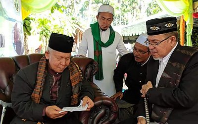 Menghormati Ahli Ilmu