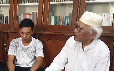 Pelajaran dari Gus Mus tentang Anak Muda yang Memfitnahnya di Era Digital