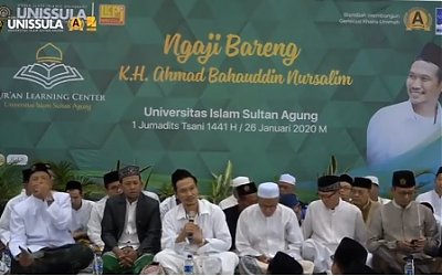 Gus Baha: Islam itu Disampaikan dengan Rileks Bahasa Kerennya, dengan Santuy