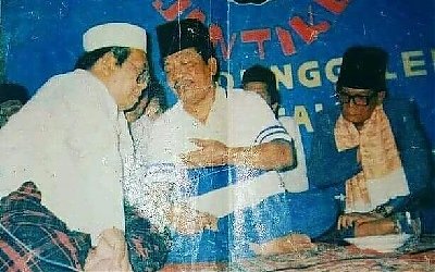 Kisah Karomah Gus Miek dan Semut Hitam