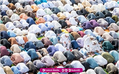 Hukum Tempat Imam yang Lebih Tinggi dari Makmum