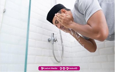 Hukum Wudhu Sebelum Mandi Wajib dan Hikmahnya