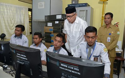 Tinjau UNBK, Nova: Ada Dimensi Lain yang harus Dibenahi