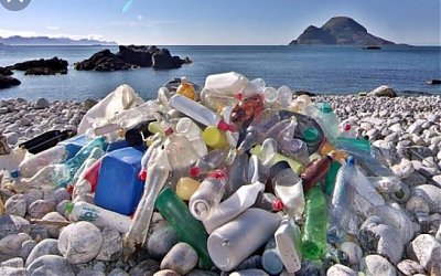 Warga Ini Berhasil Olah Sampah Plastik Jadi Tas