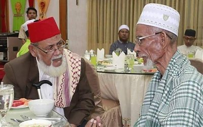 Waled Nuruzzahri #2: Keberhasilan Sang Ayahanda Menjadikan Waled Sosok Ulama Sukses