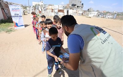 Warga Palestina Terima Paket Berbuka dari ACT