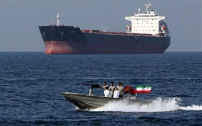 Sebuah Kapal Tanker Asing Diselamatkan Angkatan Laut Iran
