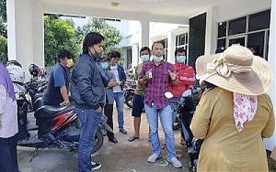 Tim NU Peduli Karawang Bagikan Hand Sanitizer ke Pesantren dan Masjid