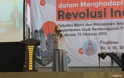 Jadi Dosen Tamu, Kakak TGB Zainal Majdi Sampaikan Pesan Kepada Mahasiswa ITS