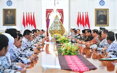 Jokowi Minta Masukan dari PGRI soal Guru Honorer 