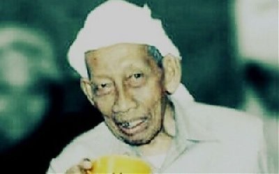 Kisah KH. Adlan Aly, Ketika Baca Fathul Qorib Bab Istisqa' Selalu Turun Hujan