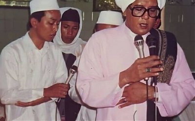 Kalam Abah Guru Sekumpul: Kemuliaan Orang Bersholawat
