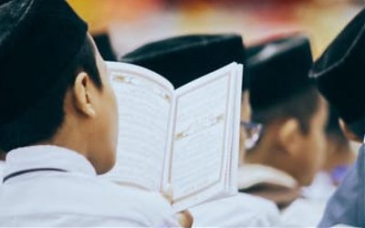 Kelemahan Kaum Muda: Tidak Memperhatikan Kepada Siapa Dia Berguru