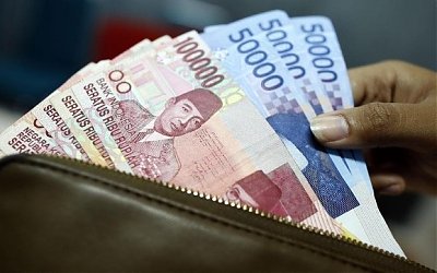 KH. Cholil Bisri Ijazahkan Amalan Anti Kantong Kering
