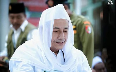 Kisah Saat Maulana Habib Luthfi bin Yahya Datangi Murid-Muridnya Melalui Mimpi