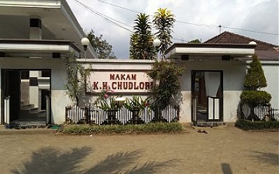 Ziarah di Makam KH. Chudlori, Muassis Pesantren API Magelang