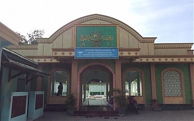 Wisata Religi dan Berdoa di Makam KH. Hasbullah Said Tambakberas