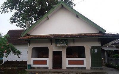 Wisata Religi dan Berdoa di Makam Kyai Telingsing Kudus