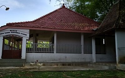 Wisata Ziarah dan Berdo'a di Makam Mbah Raden Muhammad Syuhud Kudus