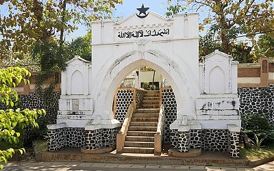 Wisata dan Ziarah di Makam Sultan Hadlirin Jepara