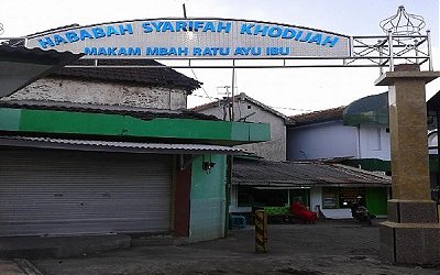 Wisata Religi dan Bertawassul di Makam Syarifah Khodijah Pasuruan