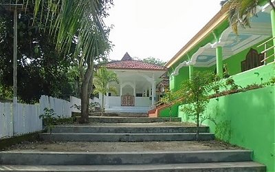 Wisata dan Ziarah Makam Waliyah Zainab Gresik