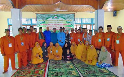 Warga Dusun Tanjak Dait Sekadau Gelar Peringatan Maulid Nabi Saw Secara Tradisional