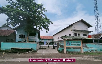Ziarah di Makam KH. Hasan Basri, Pendiri Pesantren Mursyidul Falah Karawang