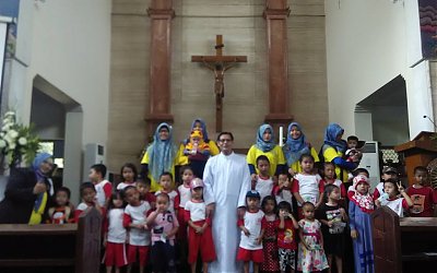 Muslim masuk Gereja
