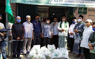 Peduli Terhadap Dampak Covid-19, PCNU Jaktim dan PP Nurul Ibad Salurkan Sembako Untuk Guru Ngaji