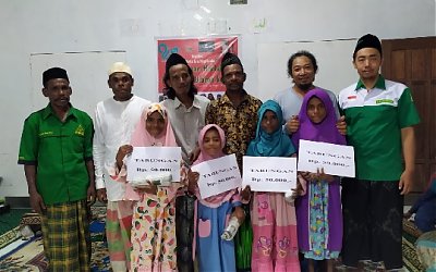 Pemberian Hadiah pada Siswa Berprestasi di Madrasah Diniyyah Al-Ibriz Iru Nigeiyah