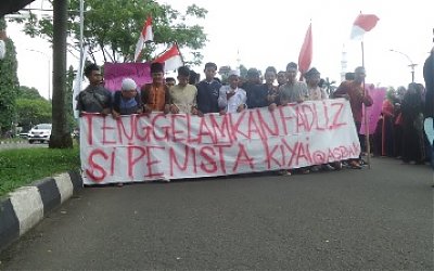 Etika Pejabat Publik dan Cuitan FZ atas Doa KH. Maimoen Zubaer