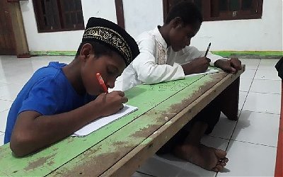 Upaya Menghasilkan Ustadz Asli Papua: Pembekalan Dua Anak yang Akan Mondok ke Jawa
